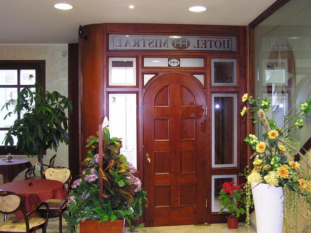 Hotel Mistral Портоскузо Екстериор снимка