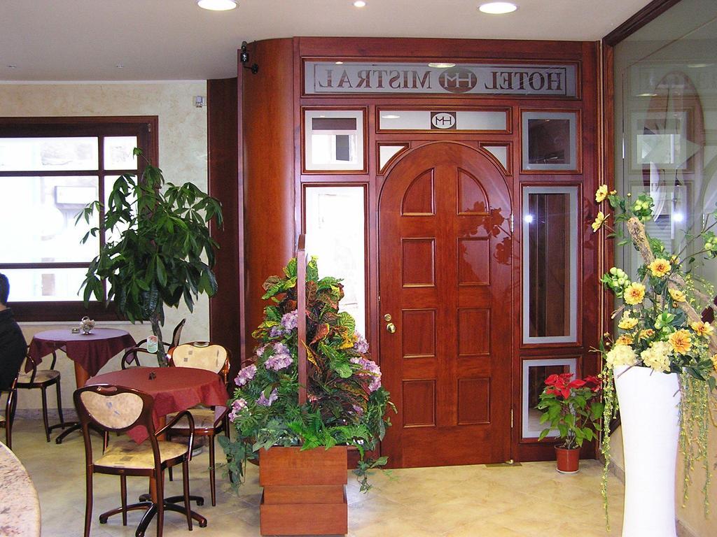 Hotel Mistral Портоскузо Екстериор снимка