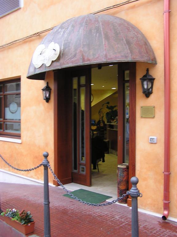 Hotel Mistral Портоскузо Екстериор снимка